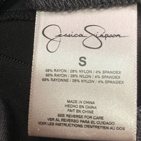 Jessica Simpson fun black miniskirt. - Picture 5 of 6